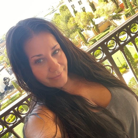 Meet your Posher, Erin - Picture 1 of 7